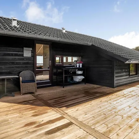 Stunning In Sjlund With Jacuzzi And 3 Bedrooms * Sjolund