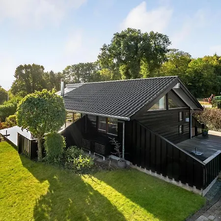 Casa vacanze Stunning In Sjlund With Jacuzzi And 3 Bedrooms *