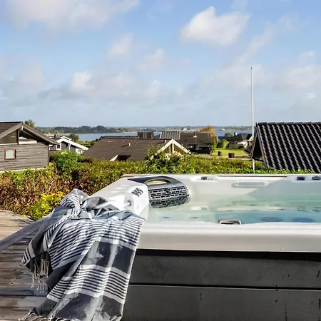 Stunning In Sjlund With Jacuzzi And 3 Bedrooms *
