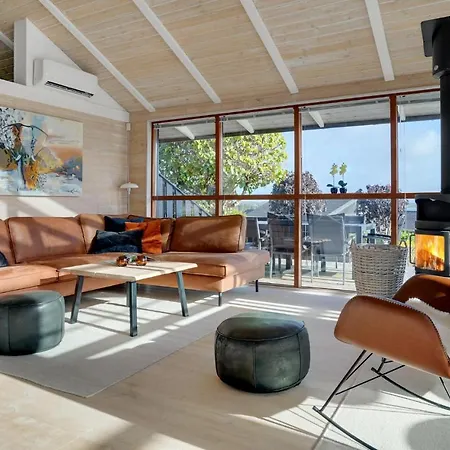 Stunning In Sjlund With Jacuzzi And 3 Bedrooms * Sjolund