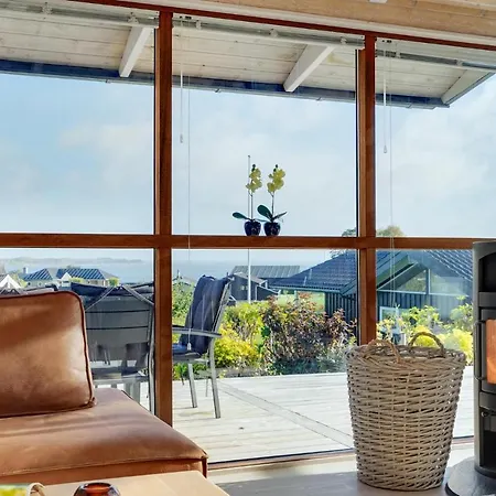 Stunning In Sjlund With Jacuzzi And 3 Bedrooms Casa vacanze Sjolund